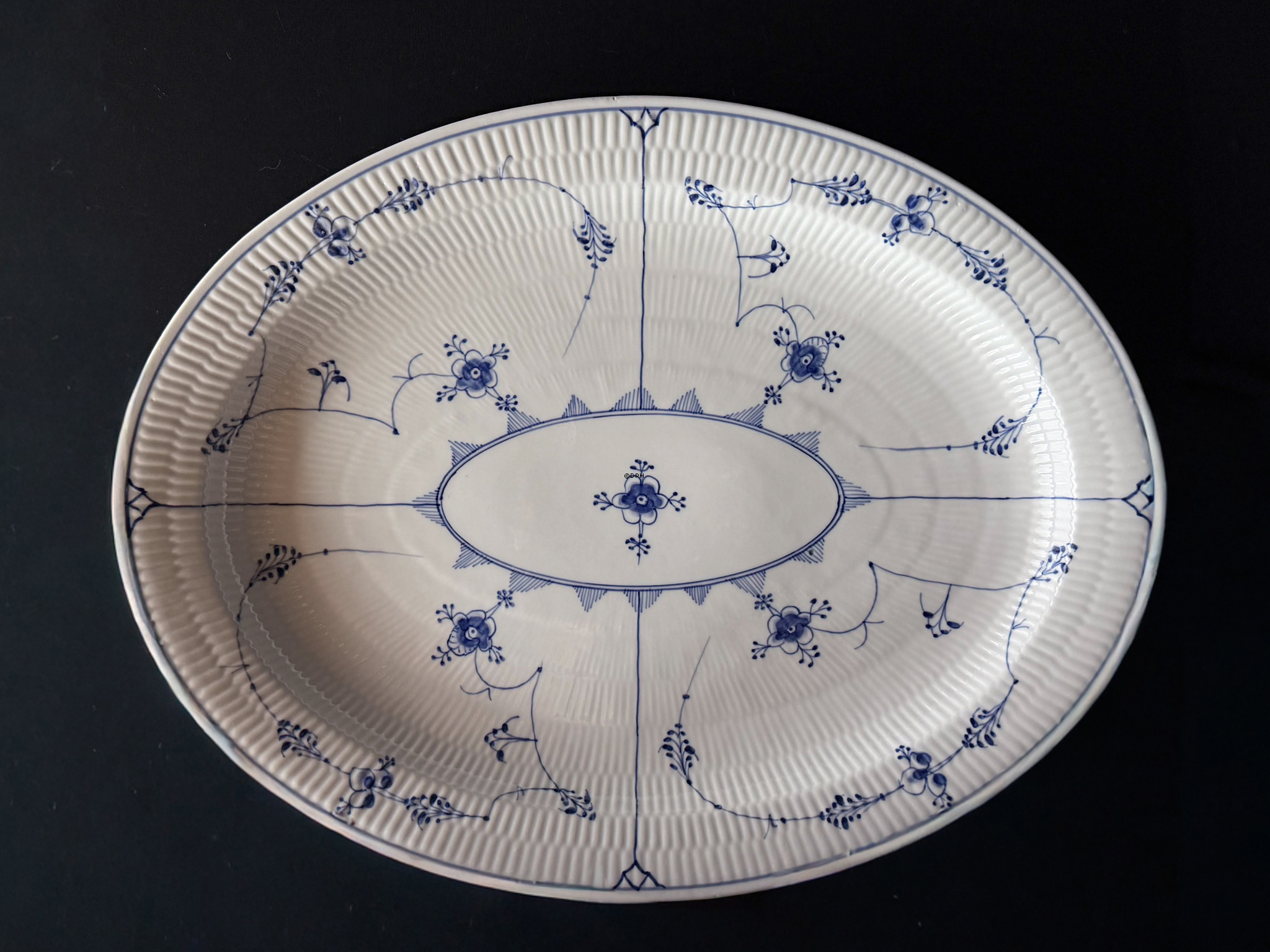 Musselmalet Gerippt, Servierteller Nr. 1-102, Royal Copenhagen 46cm