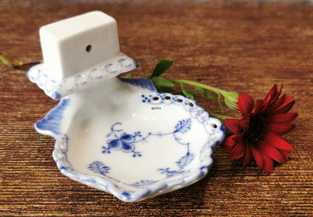 Blau geriffelt, Voll Spitze, Schale mit Streichholzhalter, Royal Copenhagen Nr. 1072