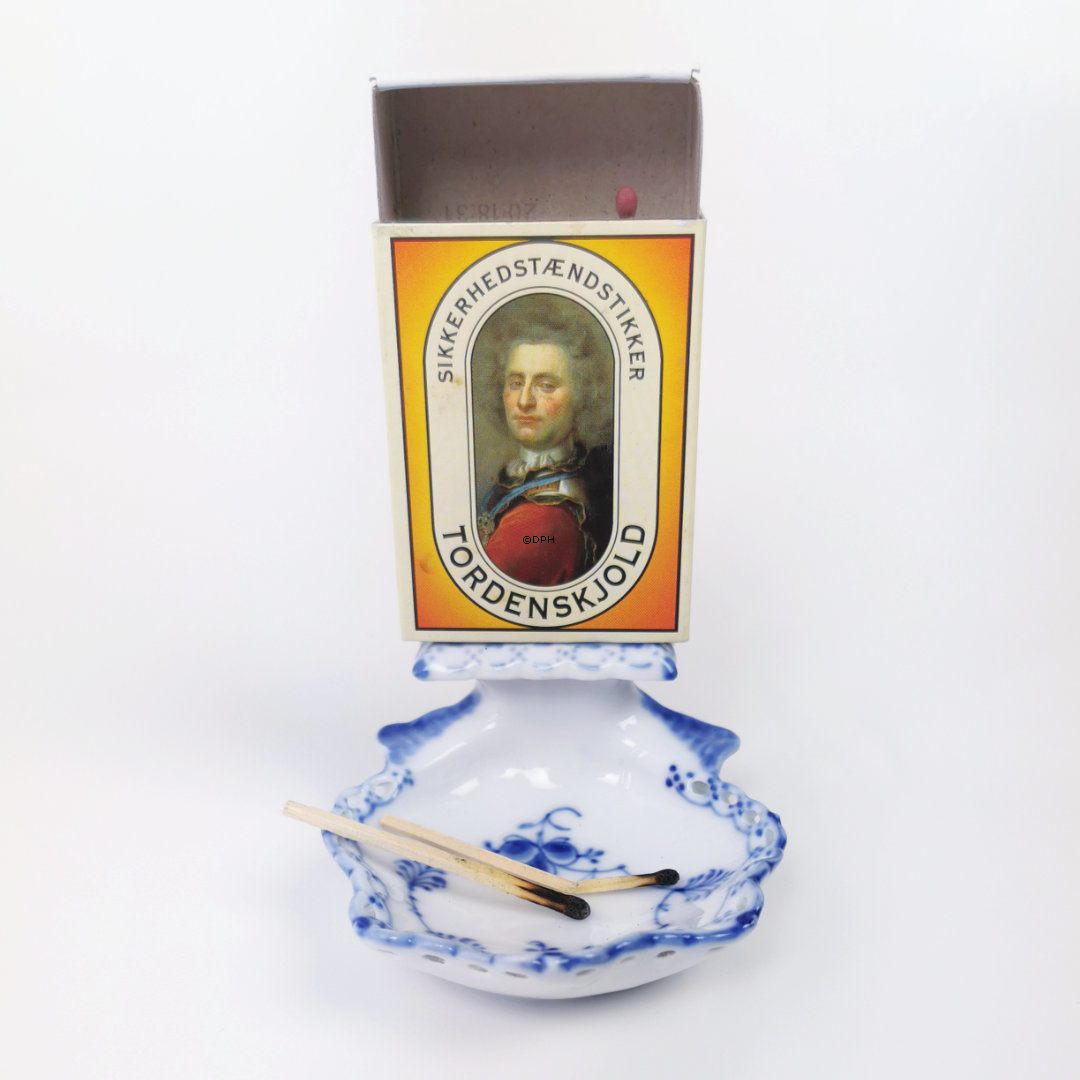 Blau geriffelt, Voll Spitze, Schale mit Streichholzhalter, Royal Copenhagen Nr. 1072