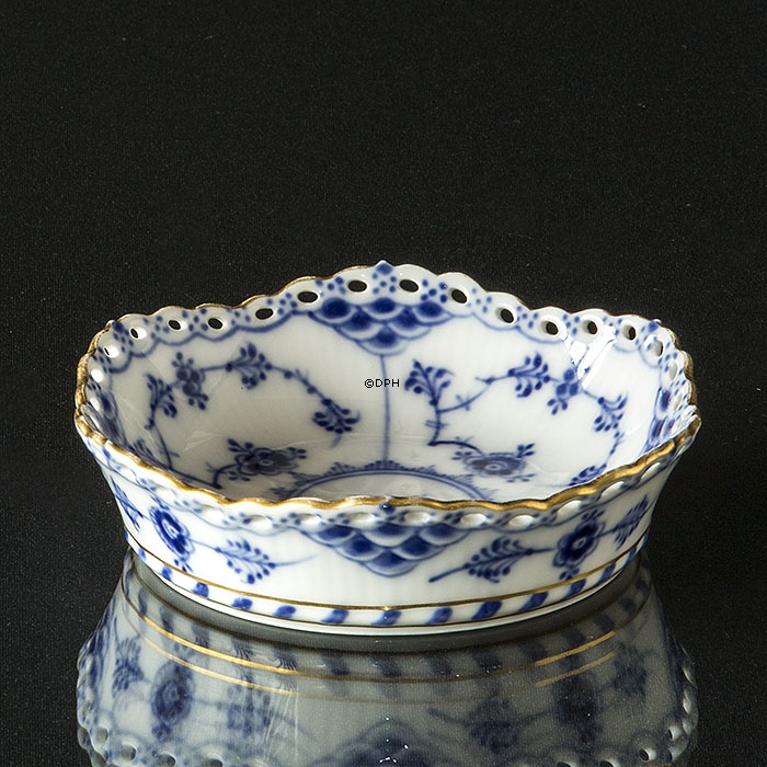 Blau geriffelt, volle Spitze, rund asiatisch 11cm mit GOLD, Royal Copenhagen Nr. 11/1163