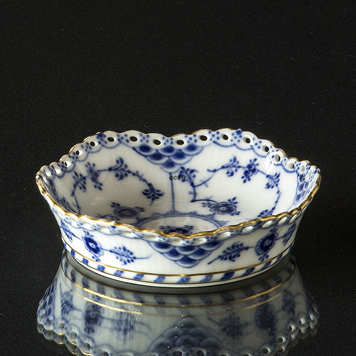 Blau geriffelt, volle Spitze, rund asiatisch 11cm mit GOLD, Royal Copenhagen Nr. 11/1163