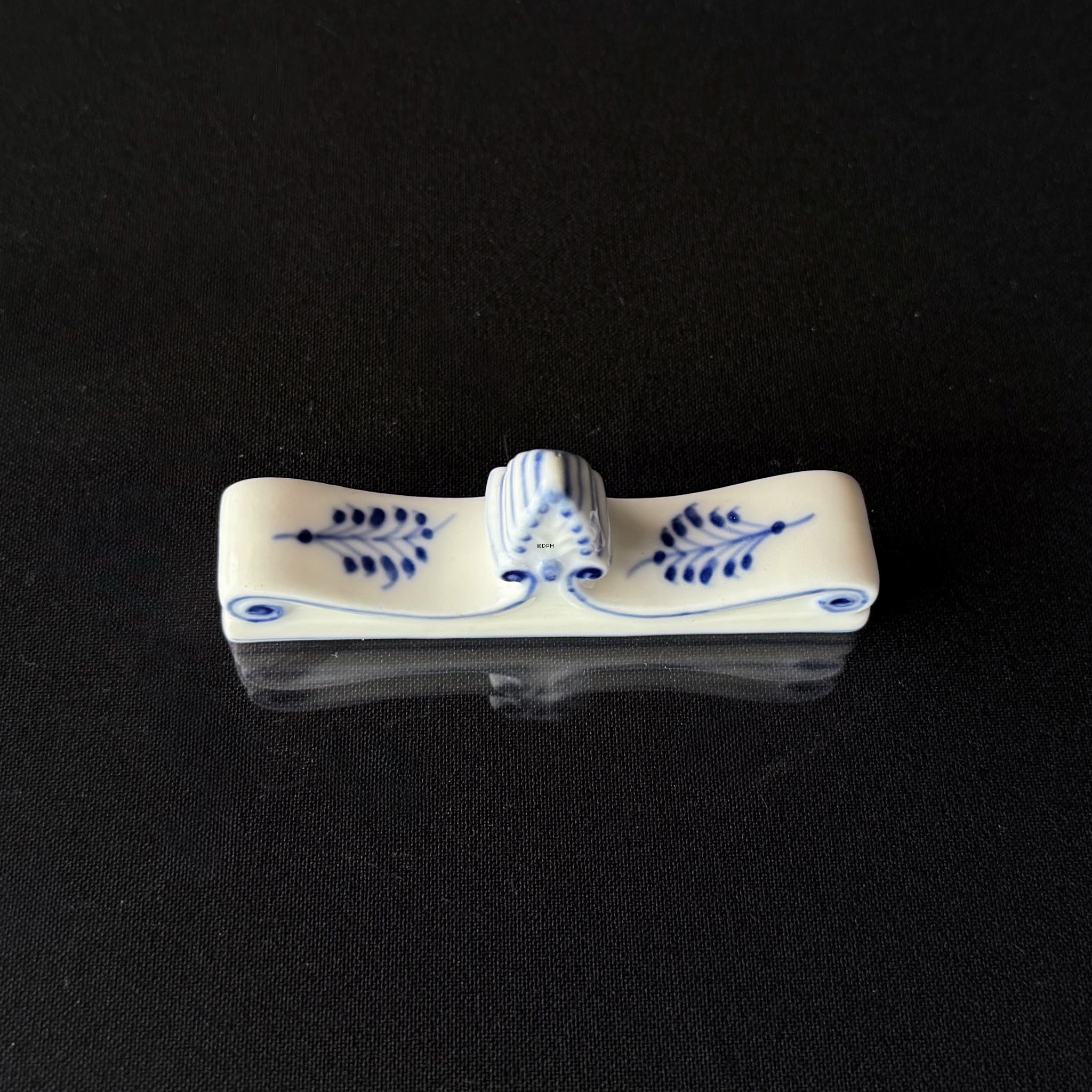 Royal Copenhagen Musselmalet gerippt Messerbank Nr. 134, selten