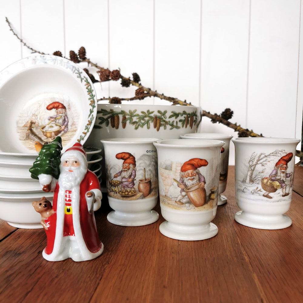 Wiberg Weihnachtsservice, Schüssel mit Katze, die sich an essendem Wichtel anschleicht, Royal Copenhagen Nr. 1-14198