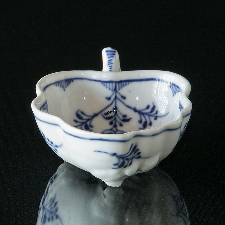 Musselmalet Gerippt Blattförmige Schale 10 cm, Royal Copenhagen no. 148