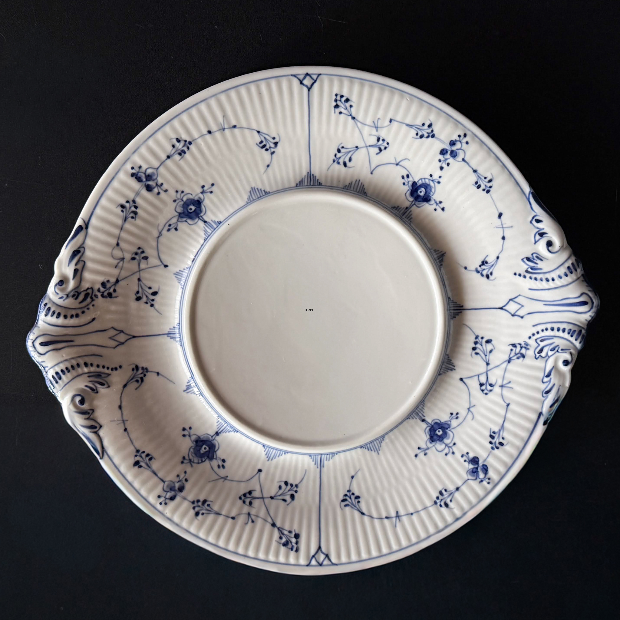 Royal Copenhagen Musselmalet gerippt große runde Terrine mit Deckel und Unterplatte, 1889-1922, mit Schleifspur unter dem Deckel