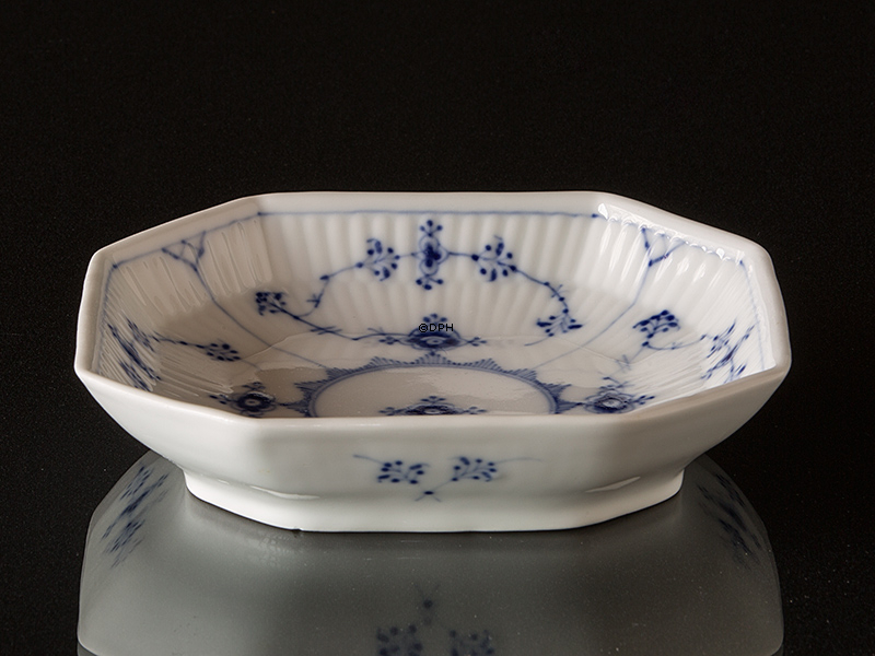 Musselmalet Gerippt, achtseitige Schüssel 15cm, Royal Copenhagen Nr. 230