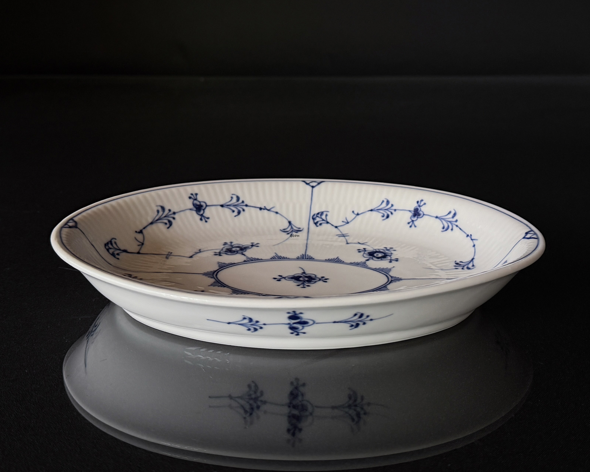Musselmalet Gerippt, Servierplatte Nr. 1/96 oder 372, Royal Copenhagen 26cm