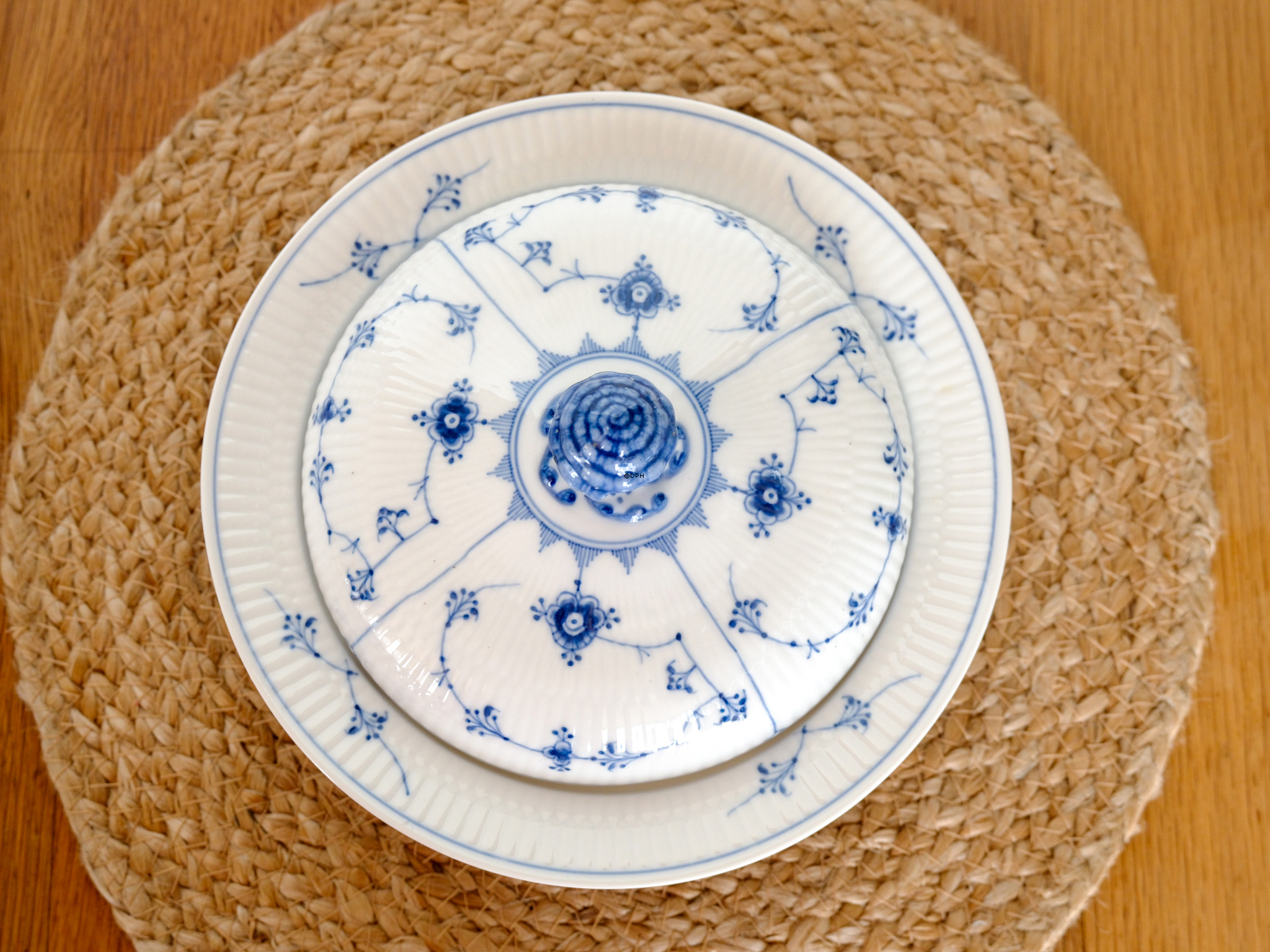 Musselmalet Gerippt, Runde Schale mit Deckel Nr. 1/272, Royal Copenhagen
