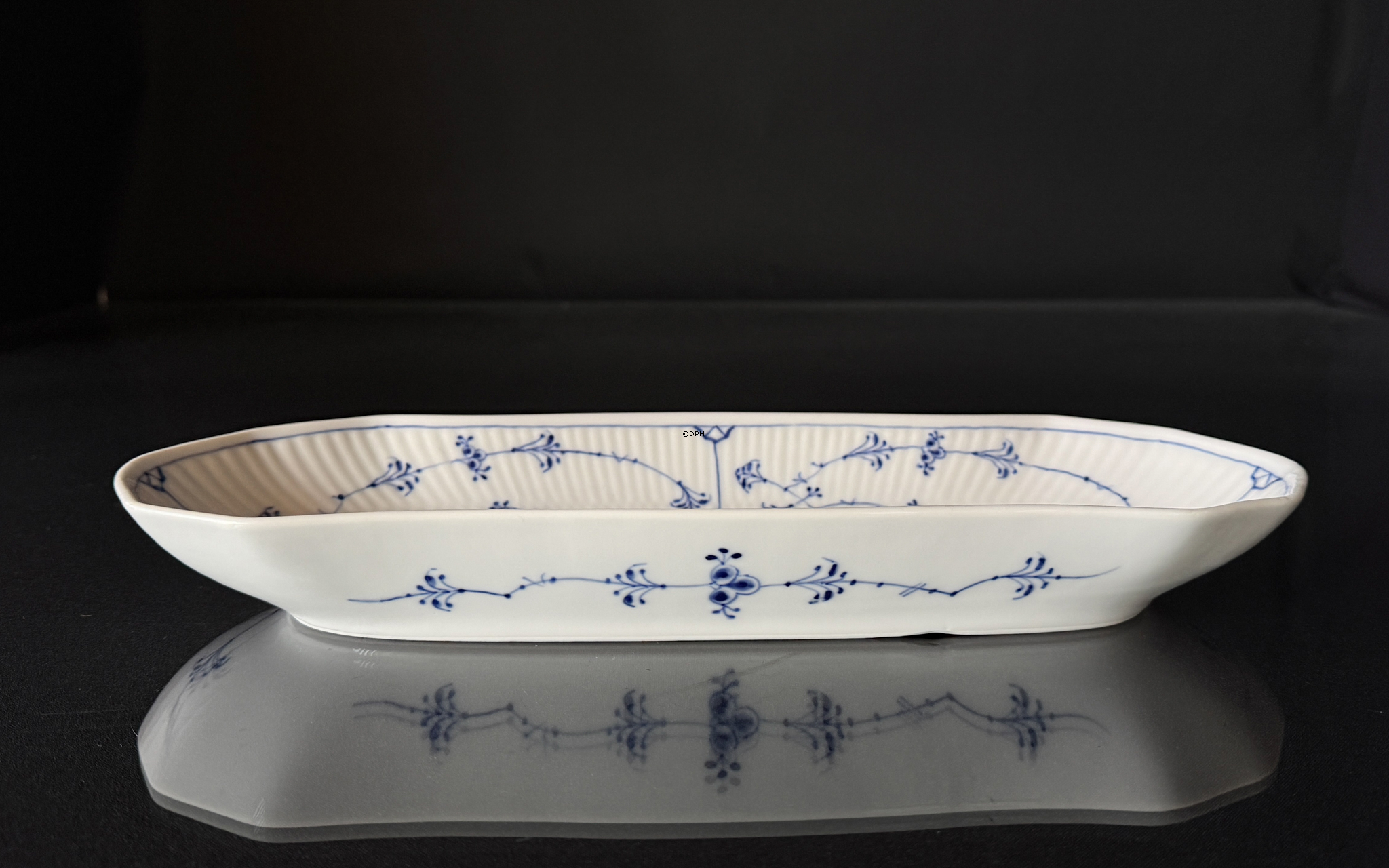 Royal Copenhagen Musselmalet gerippt ovale Platte, 37 cm, Nr. 1/297