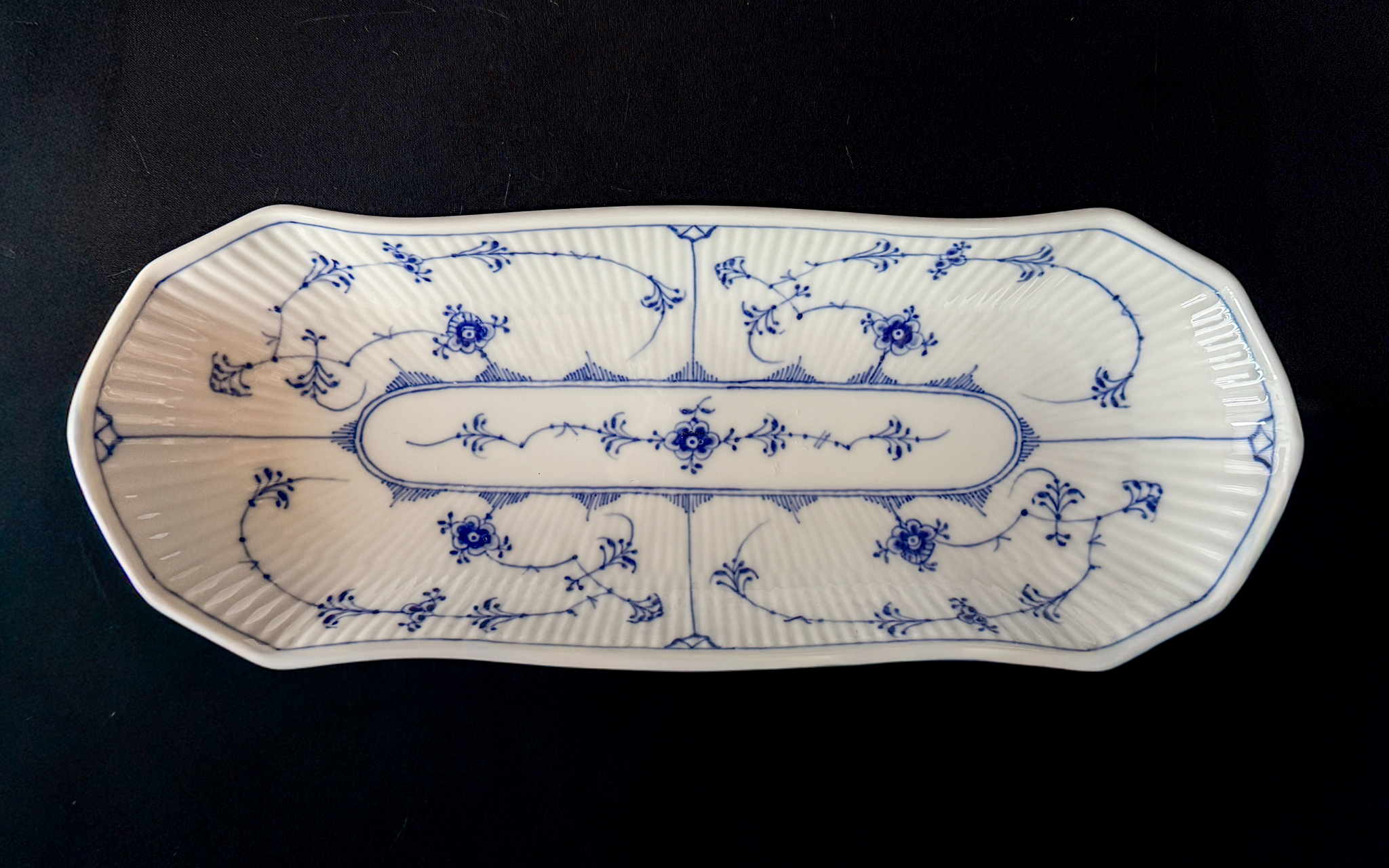 Royal Copenhagen Musselmalet gerippt ovale Platte, 37 cm, Nr. 1/297