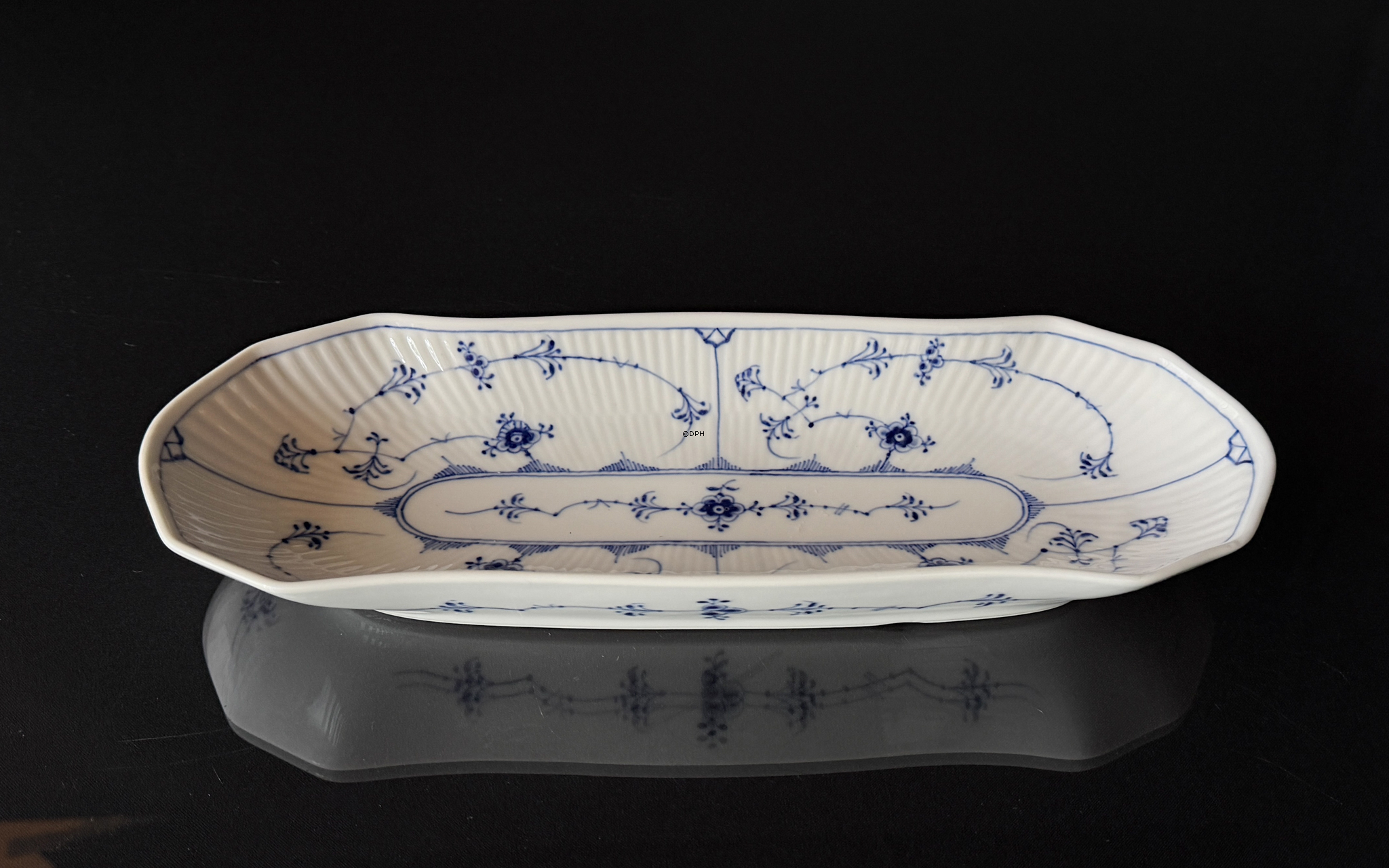 Royal Copenhagen Musselmalet gerippt ovale Platte, 37 cm, Nr. 1/297