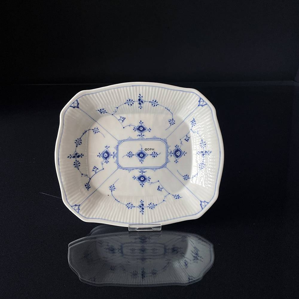 Musselmalet Gerippt, dreieckige Schale 23cm, Royal Copenhagen Nr, 1-27