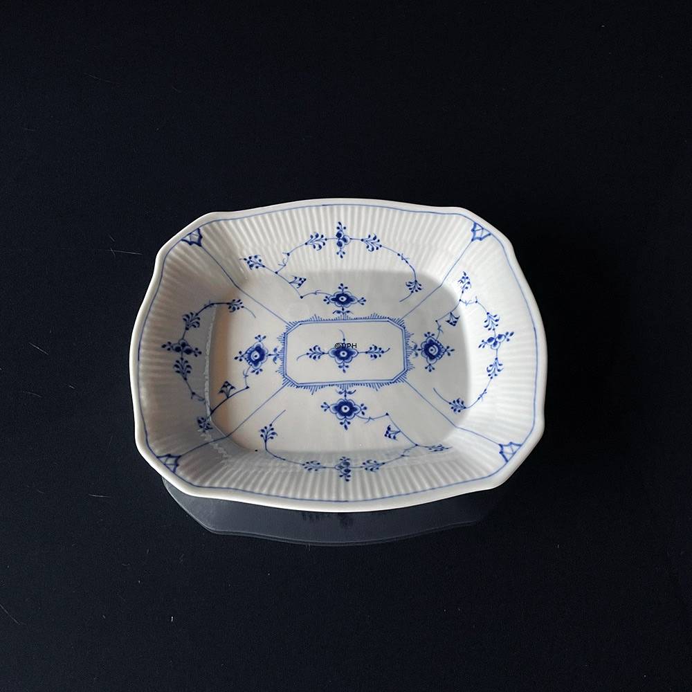 Musselmalet Gerippt, dreieckige Schale 23cm, Royal Copenhagen Nr, 1-27