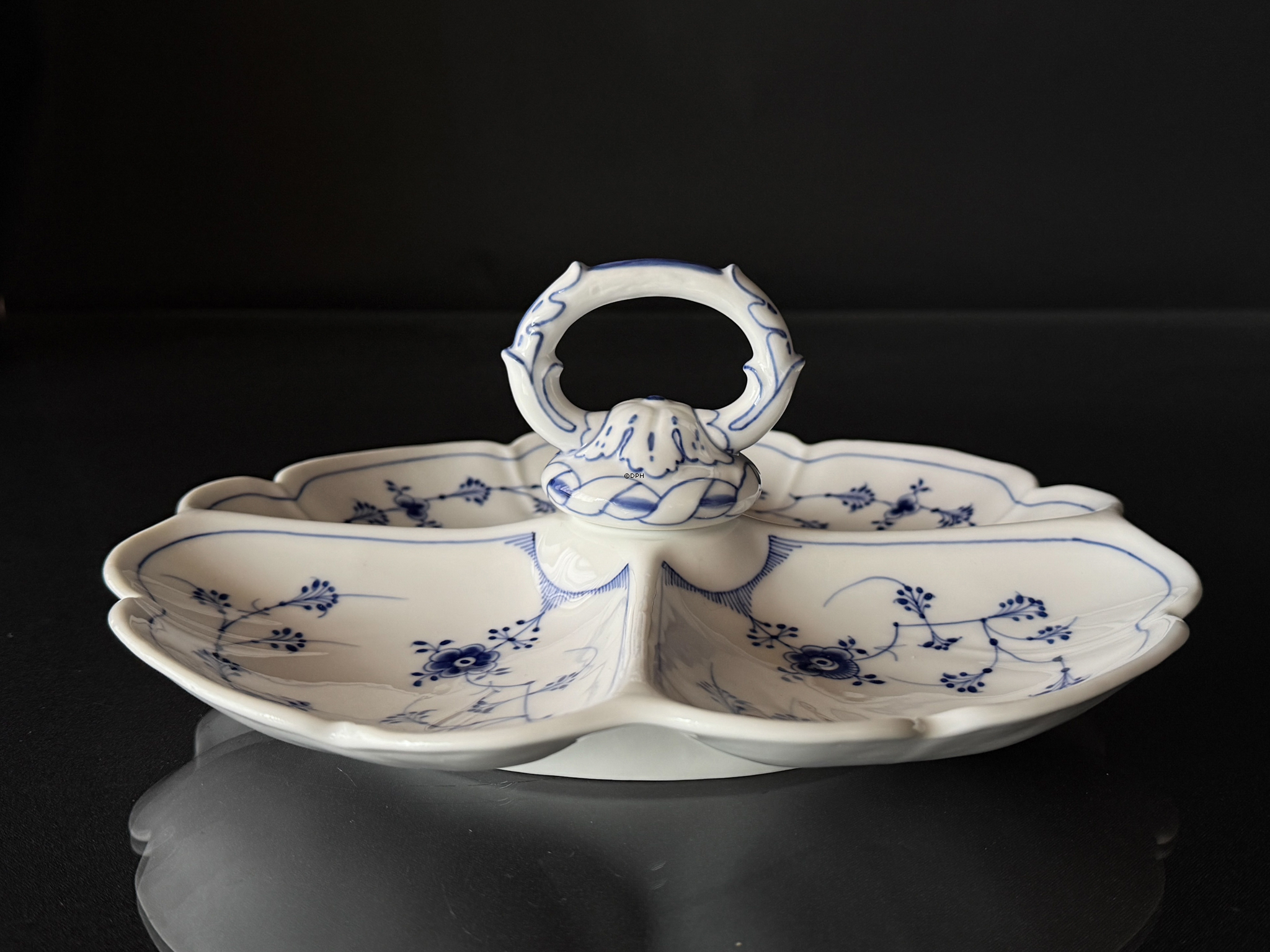 Royal Copenhagen Musselmalet gerippt Kabarettschale Nr. 1/396, sehr selten, 1894-1900