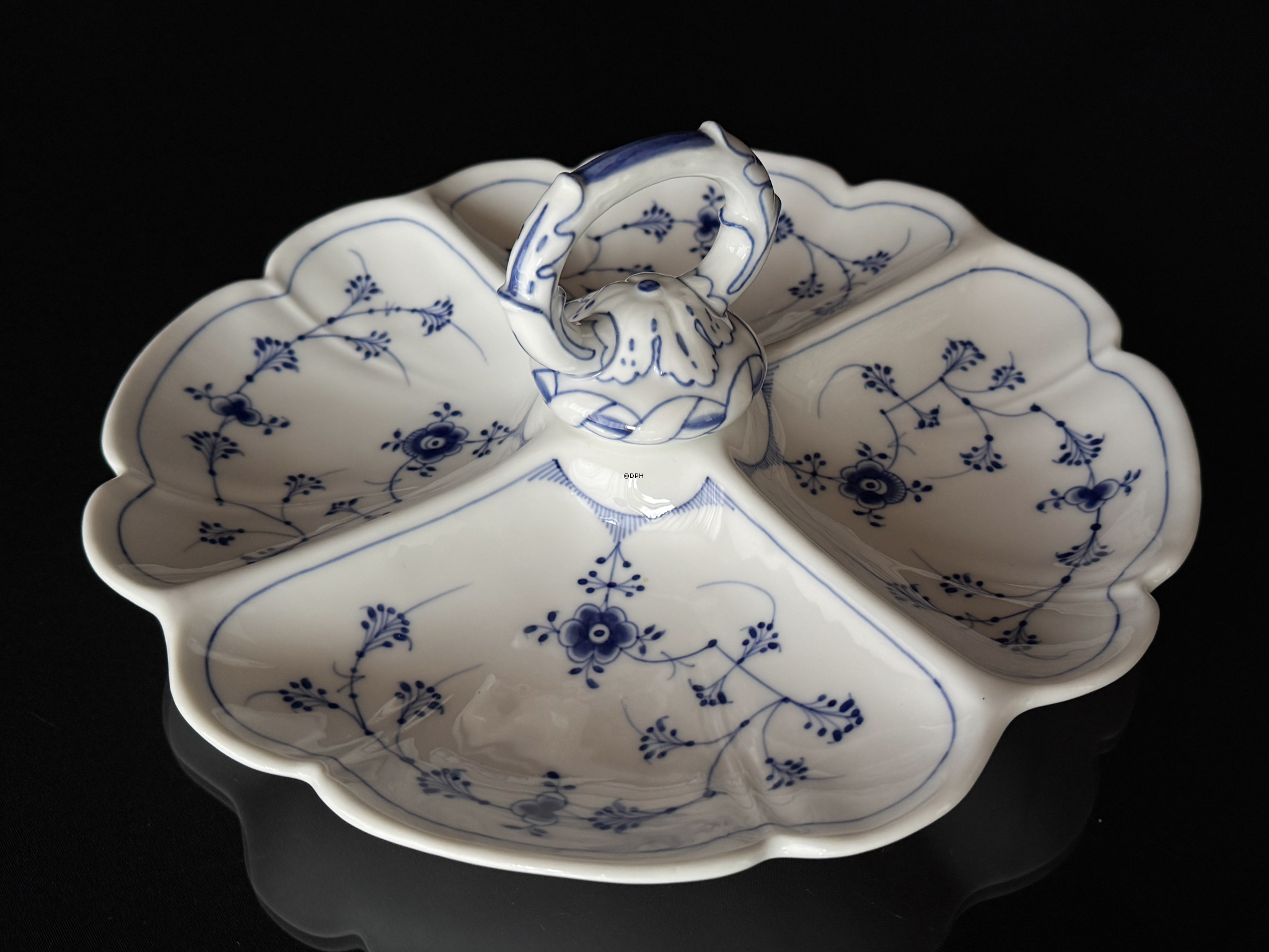 Royal Copenhagen Musselmalet gerippt Kabarettschale Nr. 1/396, sehr selten, 1894-1900