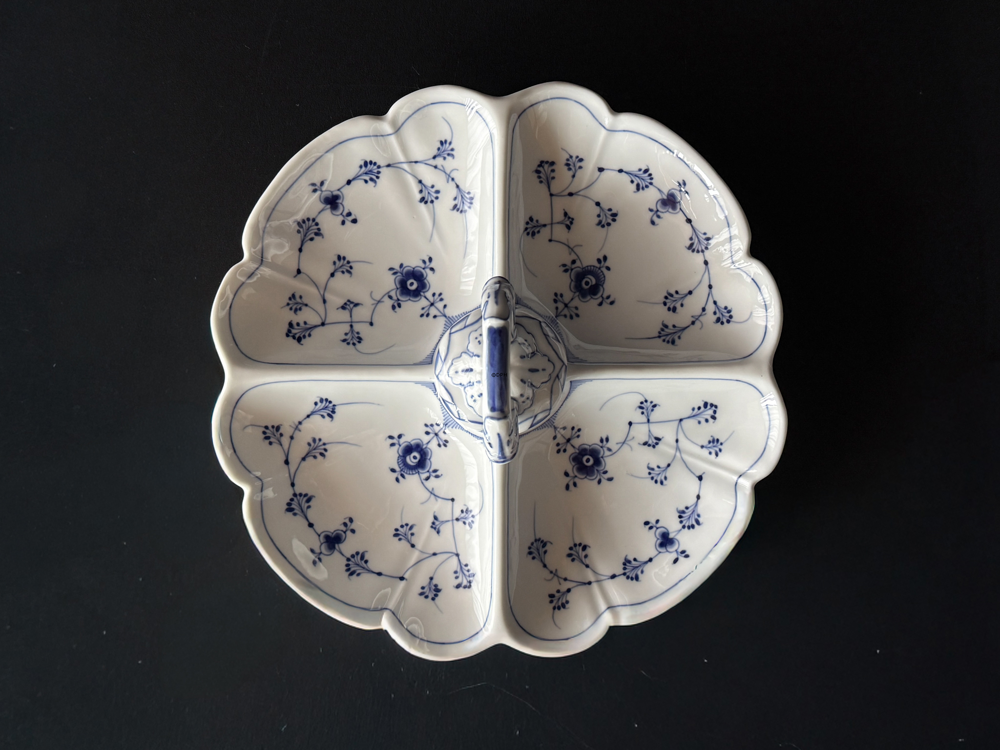 Royal Copenhagen Musselmalet gerippt Kabarettschale Nr. 1/396, sehr selten, 1894-1900