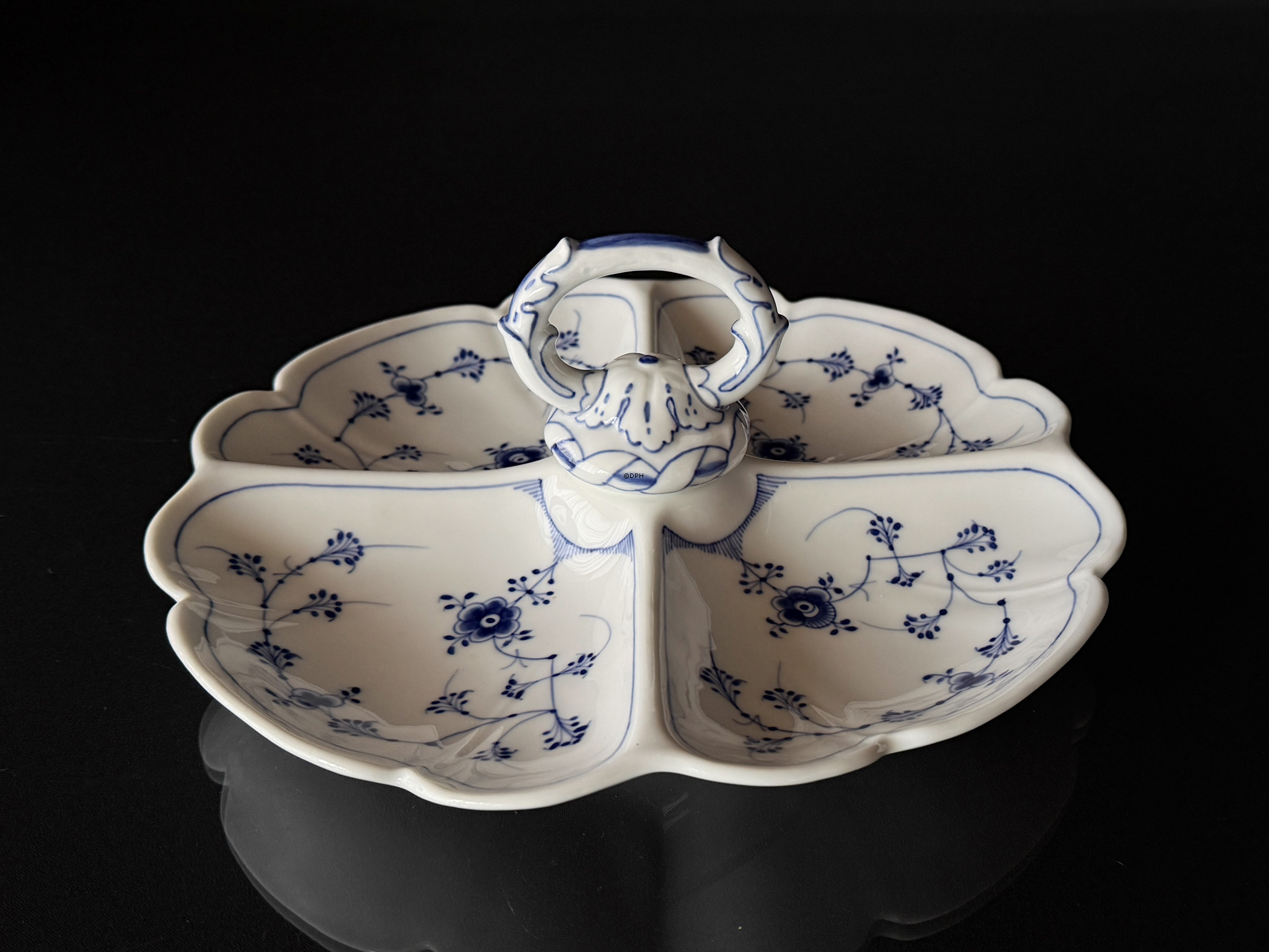 Royal Copenhagen Musselmalet gerippt Kabarettschale Nr. 1/396, sehr selten, 1894-1900