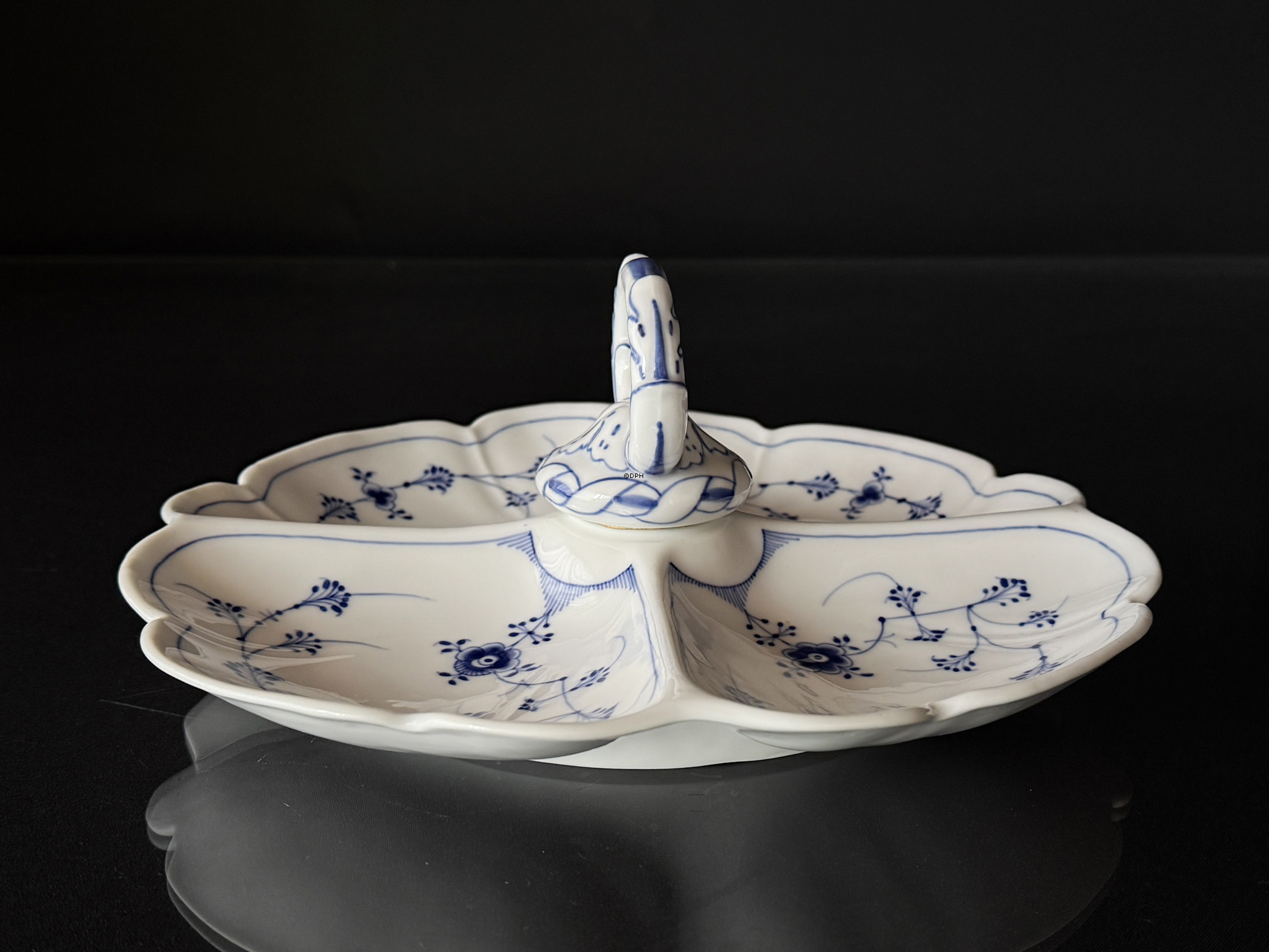 Royal Copenhagen Musselmalet gerippt Kabarettschale Nr. 1/396, sehr selten, 1894-1900