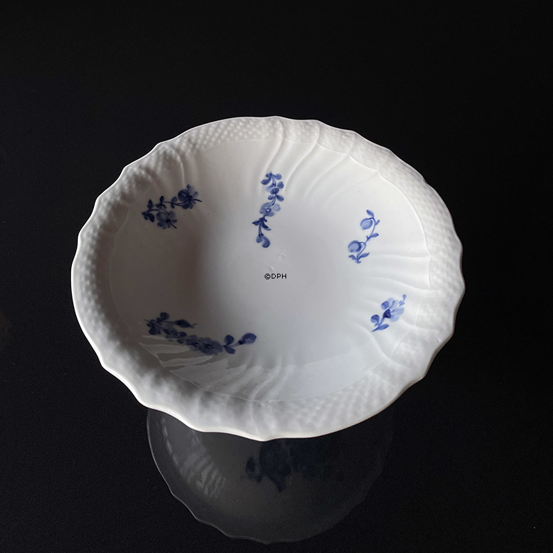 Blaue Blume, geschweift, runde Kuchenplatte auf hohem Fuß