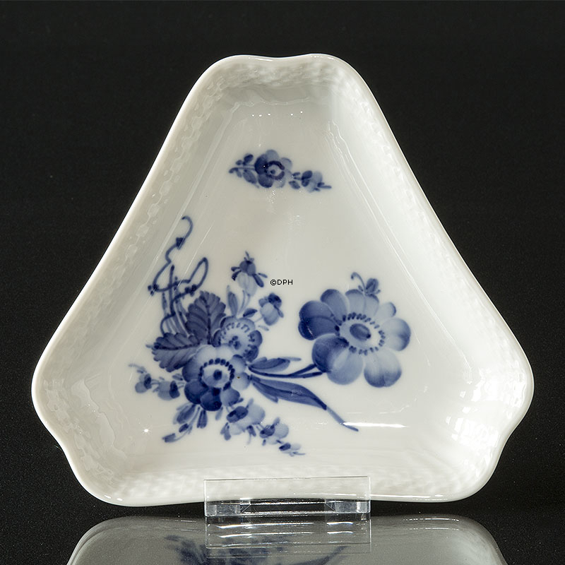 Blaue Blume, geschweift, dreieckig Schale 17cm, Royal Copenhagen Nr. 1881