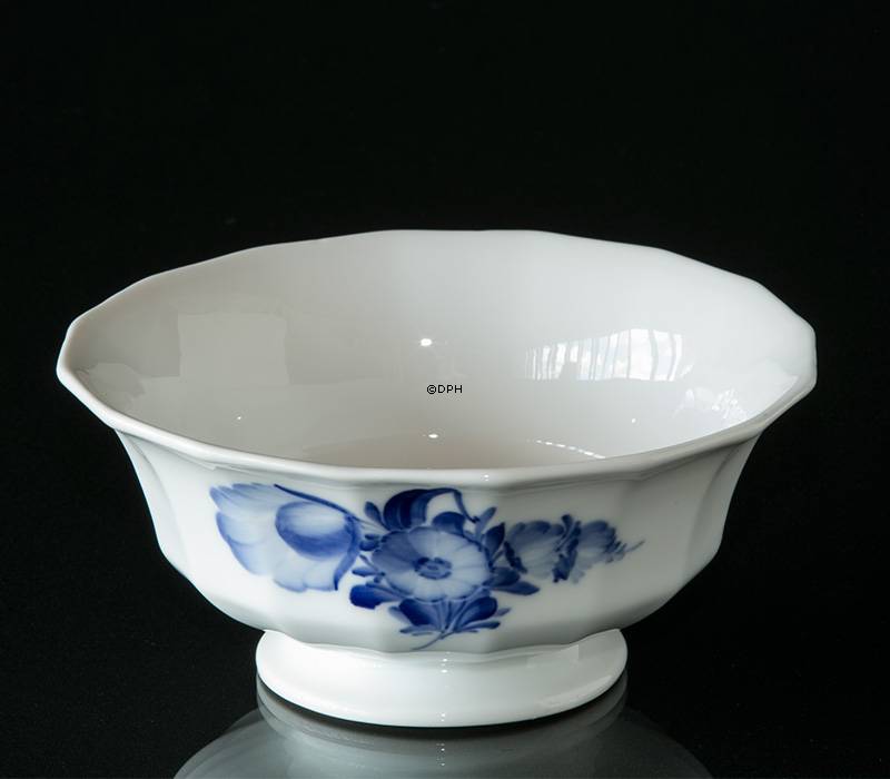 Blaue Blume, eckig, Salatsch&#xFC;ssel auf Fu&#xDF; Nr. 10/8568, Royal Copenhagen