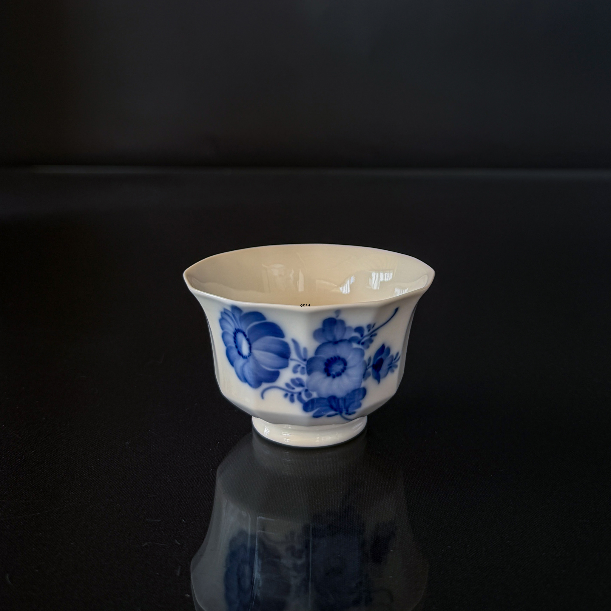 Blaue Blume, eckig, kleine Schale Nr. 10/8608-4, Royal Copenhagen