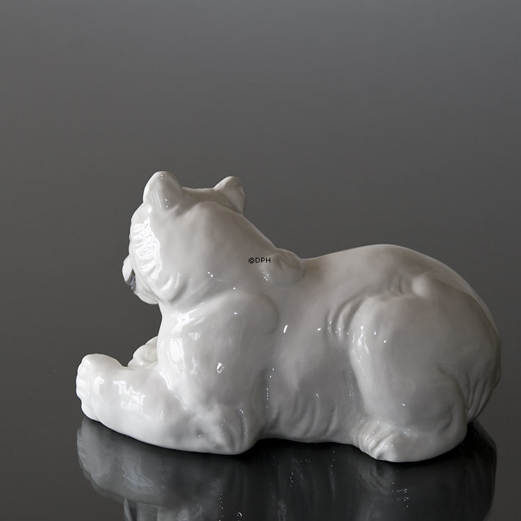 Weißer Eisbär, der sich entspannen, Royal Copenhagen Figur Nr. 21520 oder 238