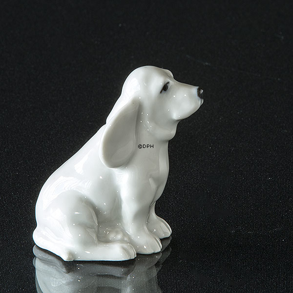 Weißer Hund, der nach oben schaut, Royal Copenhagen Figur Nr. 547 oder 2547