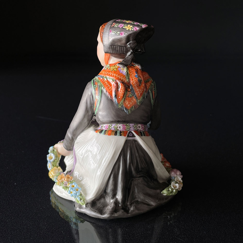 Amager-Mädchen, Royal Copenhagen Überglasur Figur Nr. 12412 oder 252