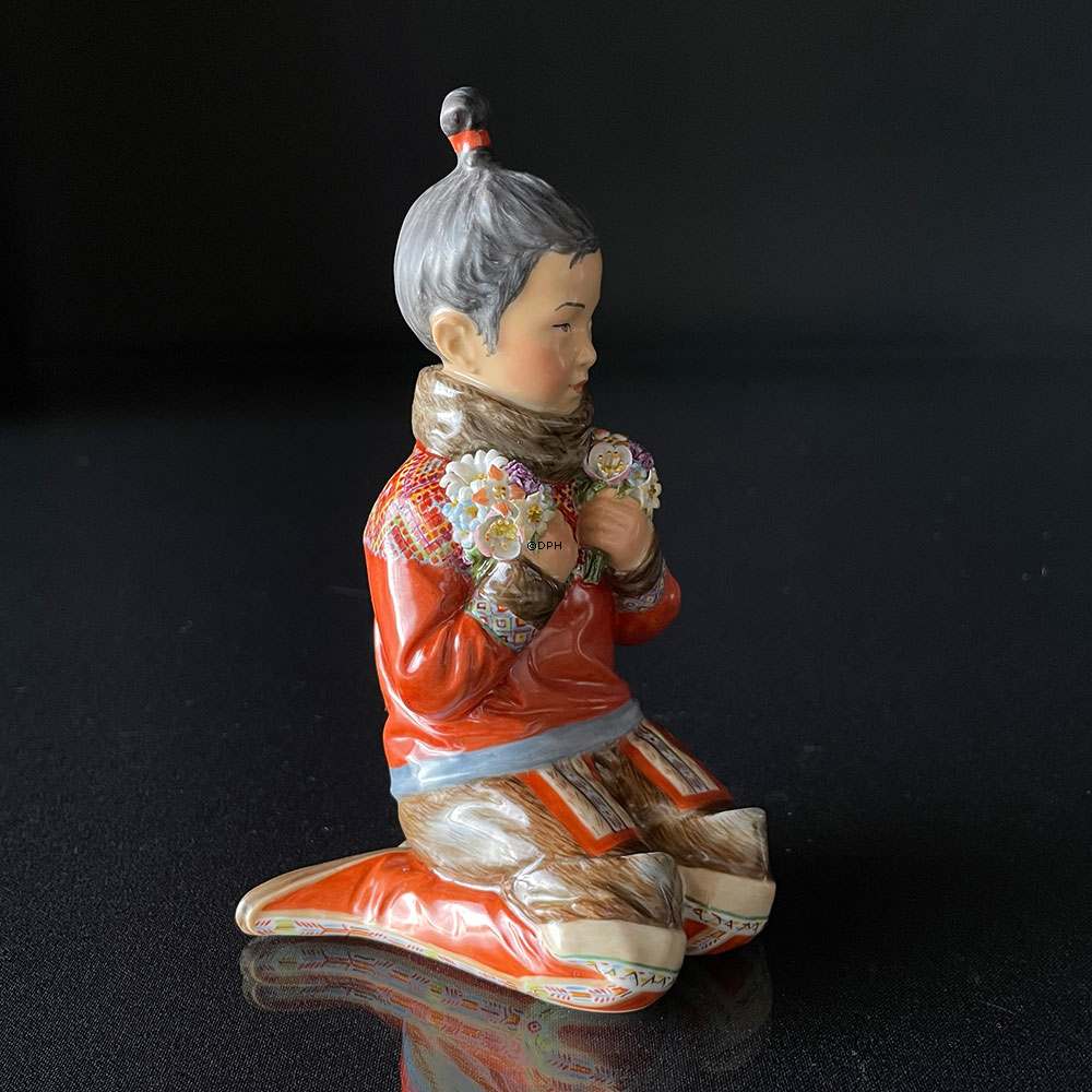 Grönländisches Mädchen mit Blumensträußen, Royal Copenhagen Überglasurfigur Nr. 12415 oder 254