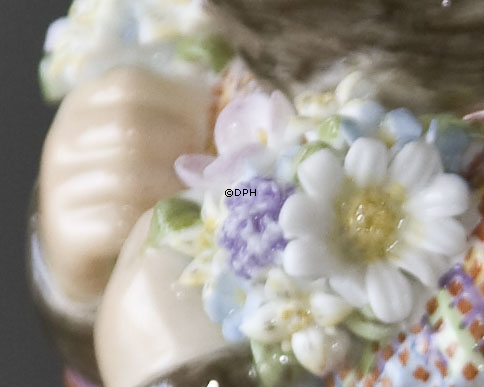 Grönländisches Mädchen mit Blumensträußen, Royal Copenhagen Überglasurfigur Nr. 12415 oder 254