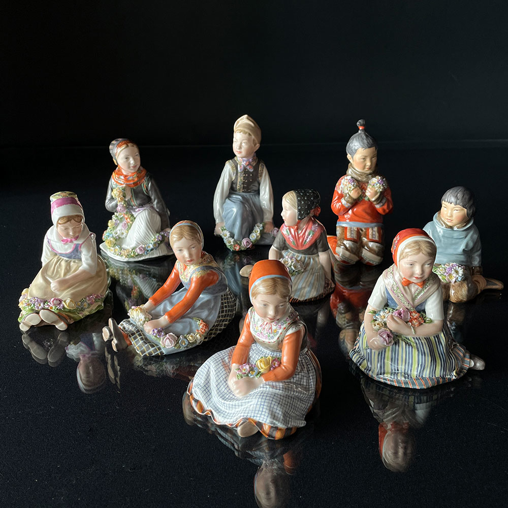 Grönländischer Junge mit Blumensträußen, Royal Copenhagen Überglasur Nr. 12419 oder 255