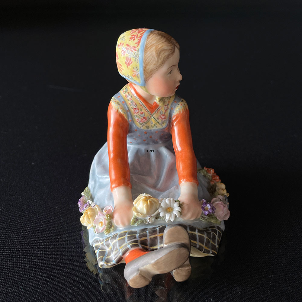 Mädchen aus Jütland, Royal Copenhagen Überglasurfigur Nr. 12421 oder 257