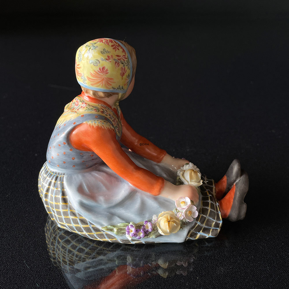 Mädchen aus Jütland, Royal Copenhagen Überglasurfigur Nr. 12421 oder 257