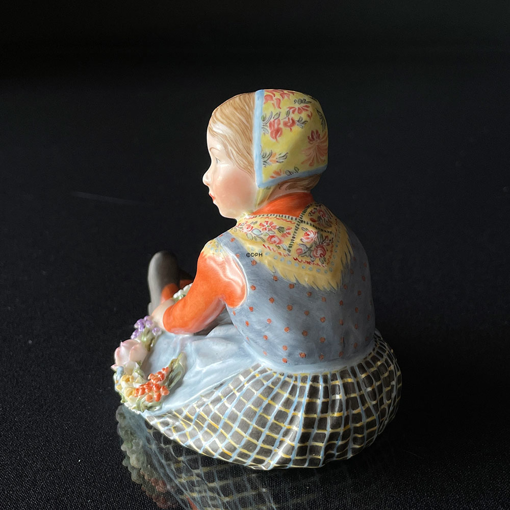 Mädchen aus Jütland, Royal Copenhagen Überglasurfigur Nr. 12421 oder 257