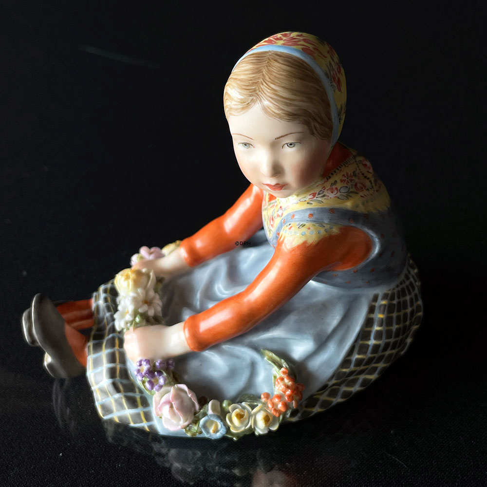 Mädchen aus Jütland, Royal Copenhagen Überglasurfigur Nr. 12421 oder 257