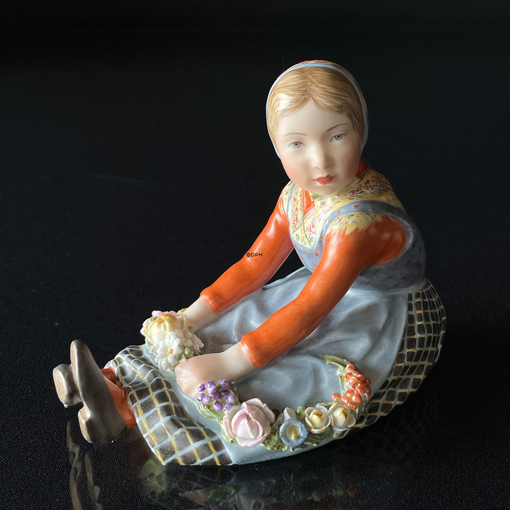 Mädchen aus Jütland, Royal Copenhagen Überglasurfigur Nr. 12421 oder 257