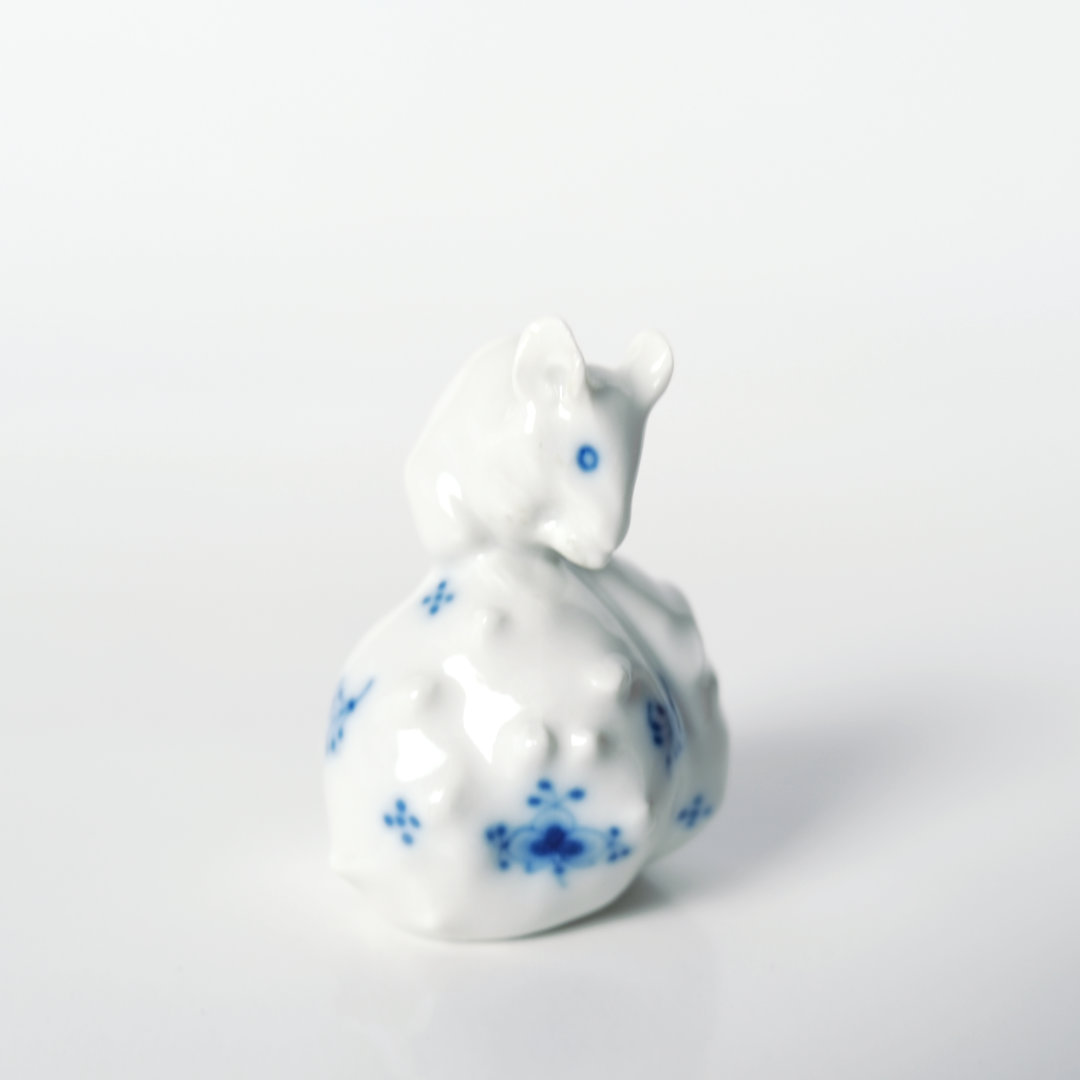 Maus auf muschelmalener Kastanie, Royal Copenhagen Figur Nr. 511 oder 063