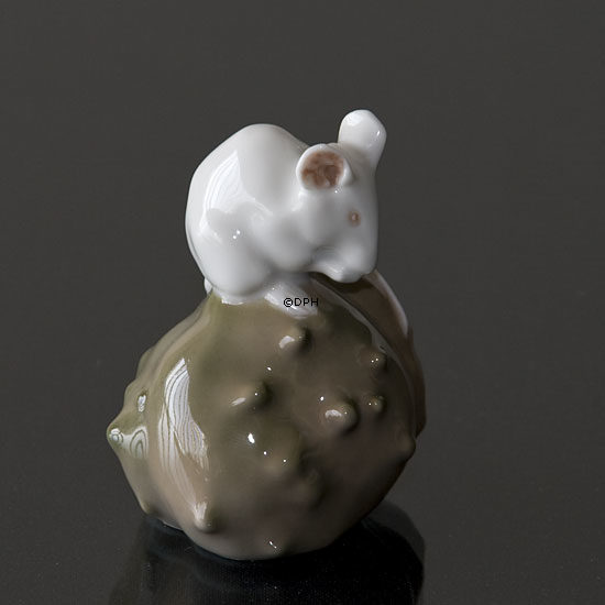 Maus auf brauner Kastanie, Royal Copenhagen Figur Nr. 511 oder 063