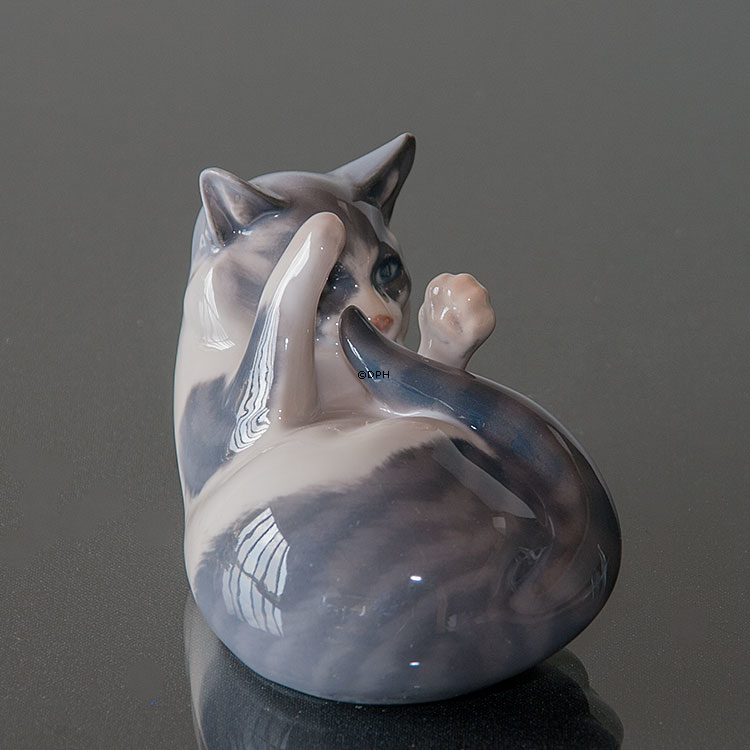 Katze, spielend. Royal Copenhagen Figur Nr. .727 oder 071