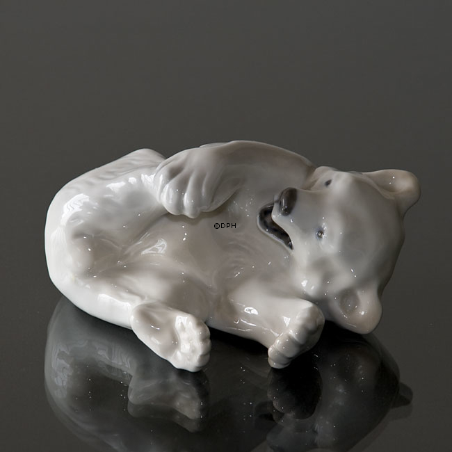 Eisbär spielt mit seinem Fuß, Royal Copenhagen Figur Nr. 729 oder 072