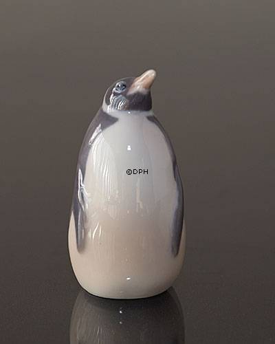 Pinguin, der neugierig oben schaut, Royal Copenhagen Vogelfigur Nr. 3003 oder 139