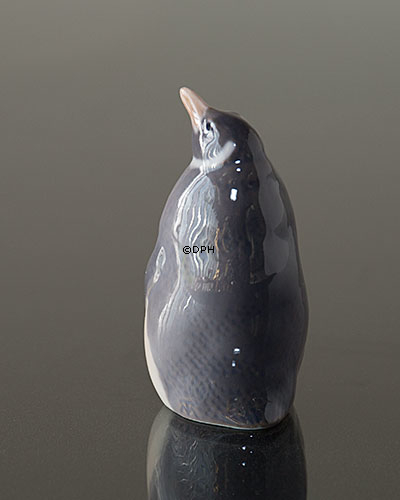 Pinguin, der neugierig oben schaut, Royal Copenhagen Vogelfigur Nr. 3003 oder 139