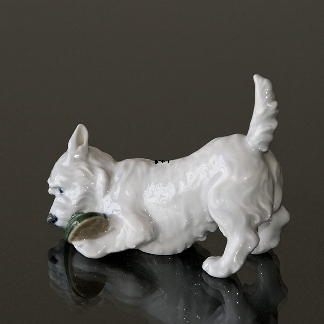 Hund mit Pantoffel, Royal Copenhagen Hundefigur Nr. 3476 oder 145