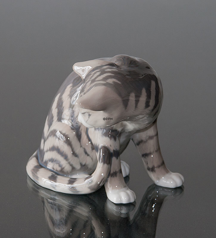 Katze sitzend, Royal Copenhagen Katzenfigur Nr. 301