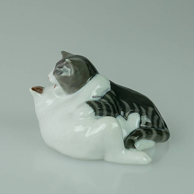 Zwei Kätzchen spielen, Royal Copenhagen Katze Figur Nr. 303