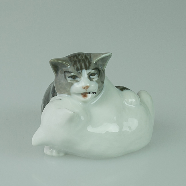 Zwei Kätzchen spielen, Royal Copenhagen Katze Figur Nr. 303