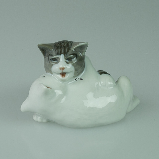 Zwei Kätzchen spielen, Royal Copenhagen Katze Figur Nr. 303