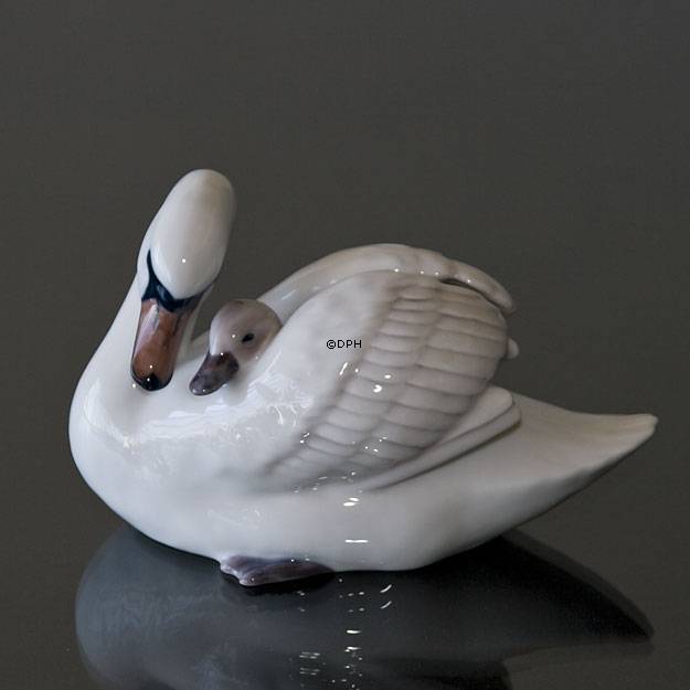 Schwan mit Küken, Royal Copenhagen Figur Nr. 360