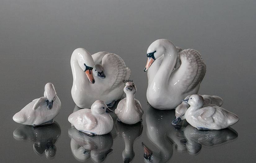 Schwan mit Küken, Royal Copenhagen Figur Nr. 360